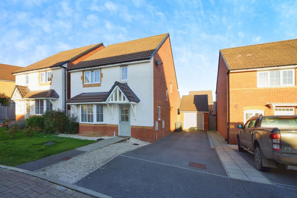 4 bedroom detached house for sale in Hurricane Drive, Calne, SN11