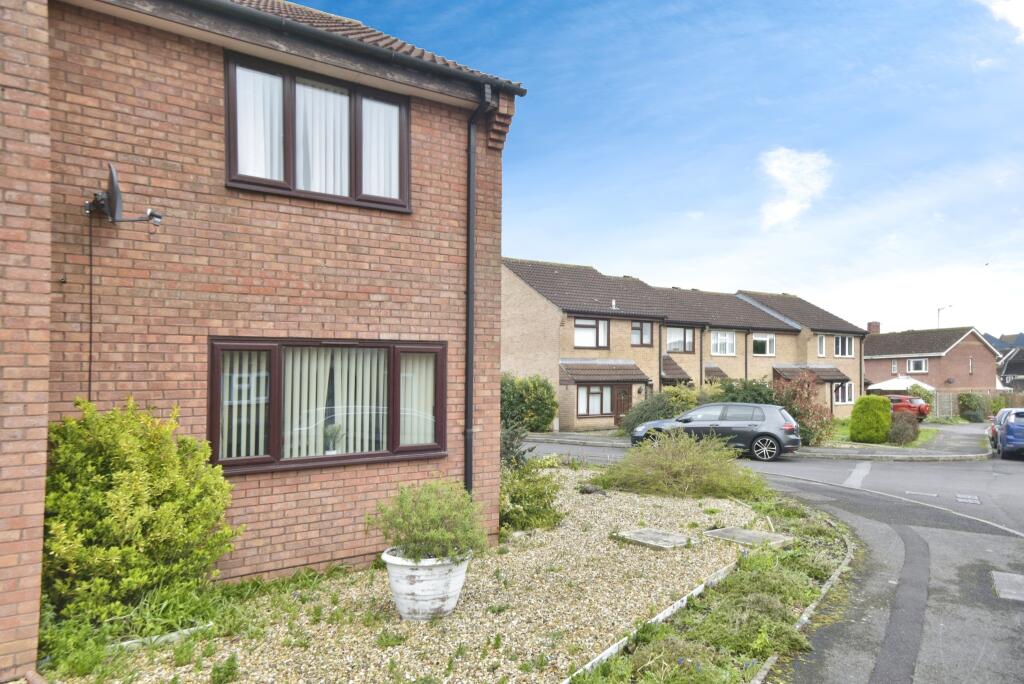 2 bedroom end of terrace house for sale in Weavers Crofts, Melksham, SN12