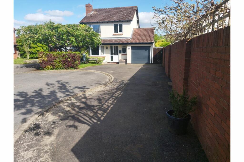 3 bedroom detached house for sale in Anglesey Mead, Chippenham, SN15