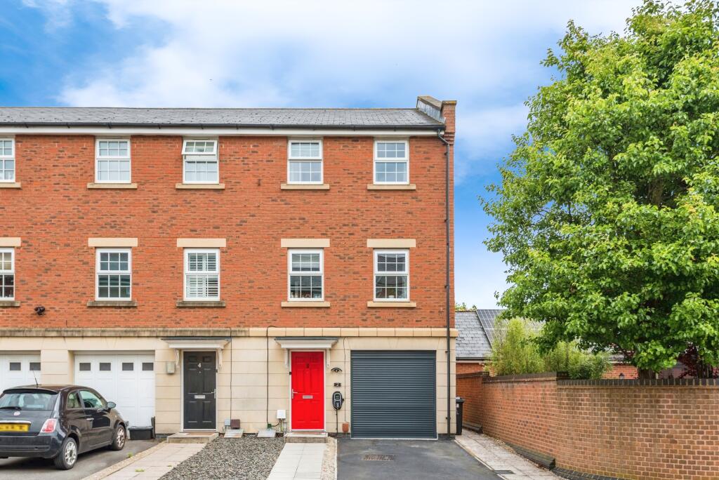 3 bedroom end of terrace house for sale in Willington Road Redhouse, Swindon, SN25