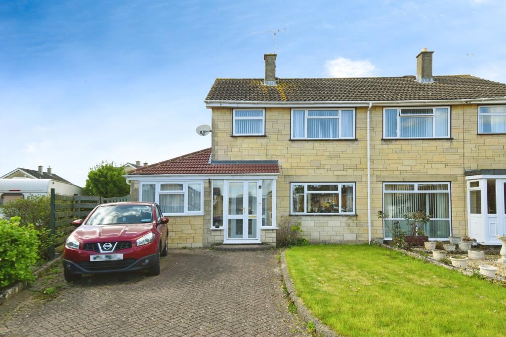 4 bedroom semidetached house for sale in Farleigh Close, Chippenham, SN14