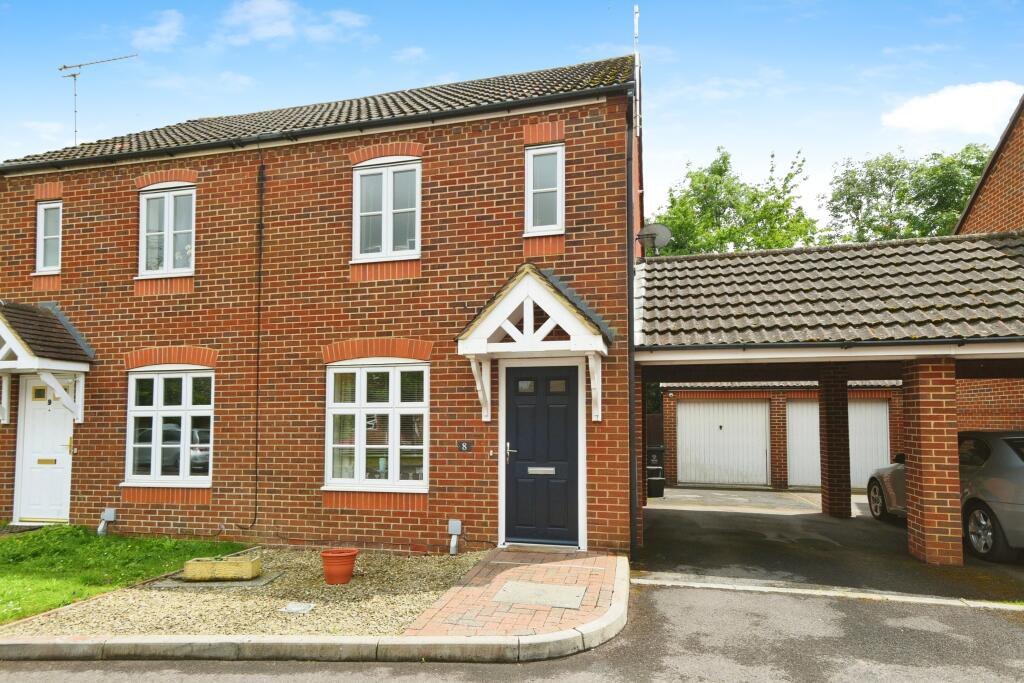 2 bedroom semidetached house for sale in Dowlais Close Oakhurst