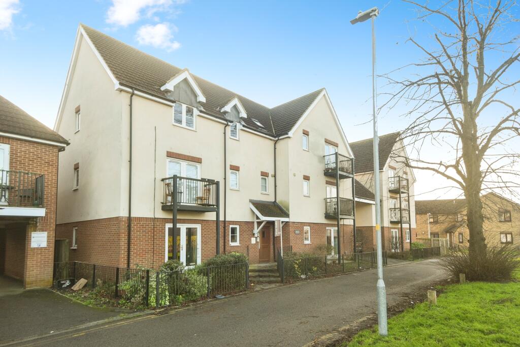 Main image of property: The Moorings, Swindon, SN1