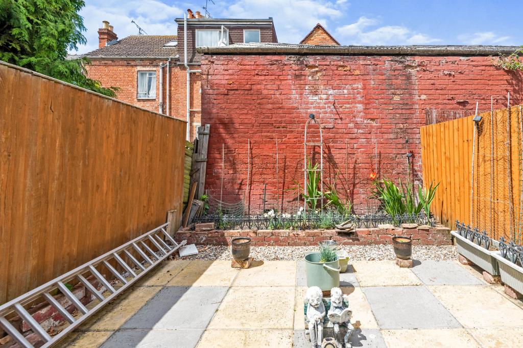 3 bedroom terraced house for sale in St. Kilda Parade, Gloucester, GL1