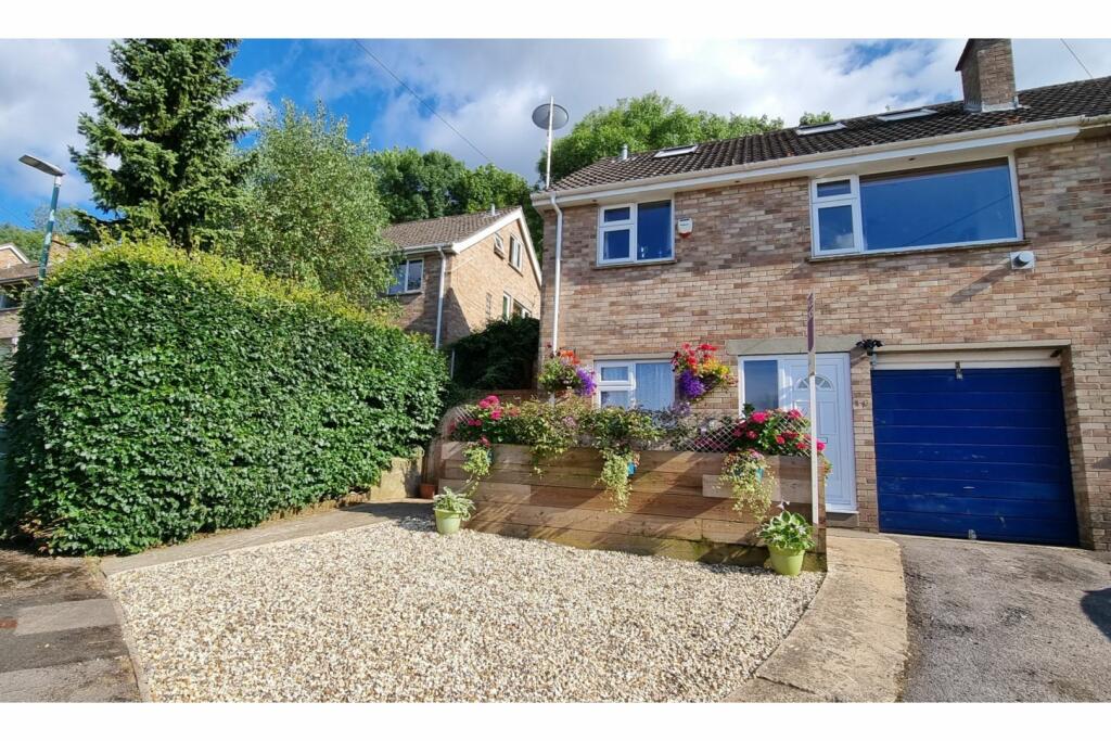 3 bedroom semidetached house for sale in Langtoft Road, Stroud, GL5