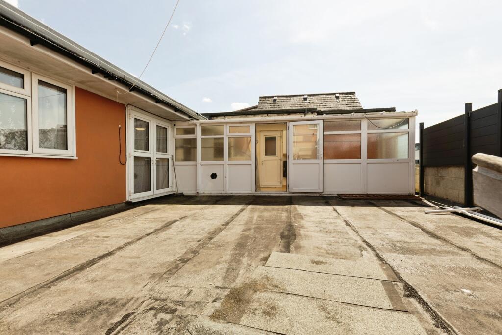 Main image of property: High Street, Cheltenham, GL50