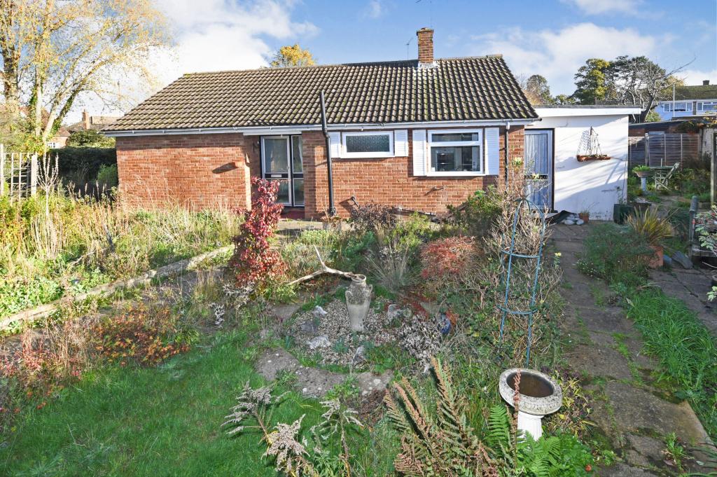 3 bedroom detached bungalow for sale in Chequers Road, Writtle, CM1