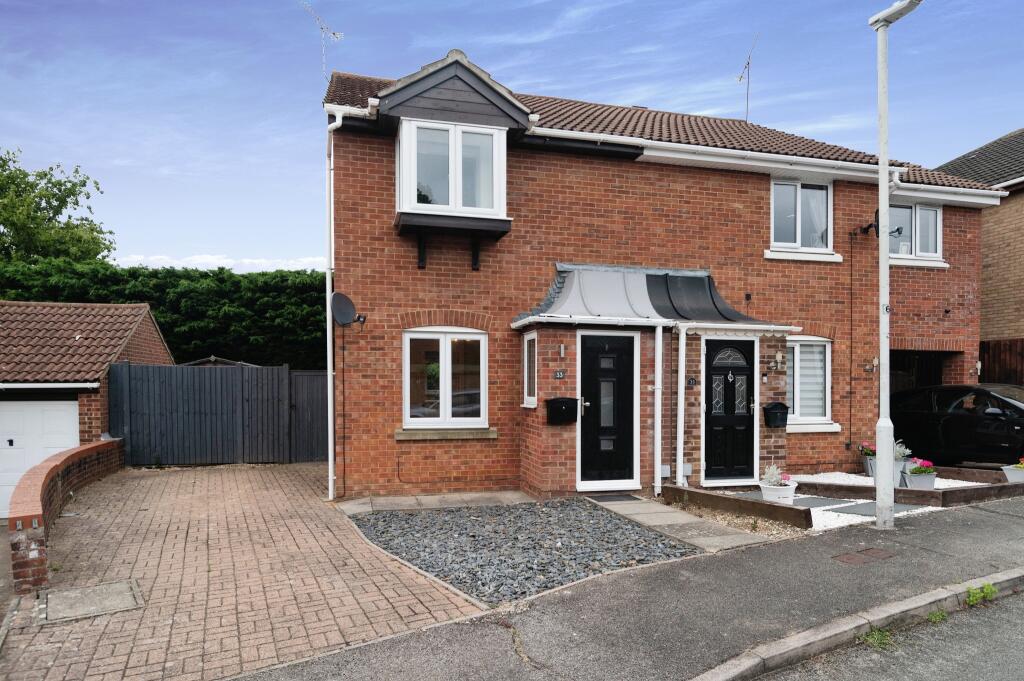 2 bedroom semidetached house for sale in Portman Drive, Billericay, CM12