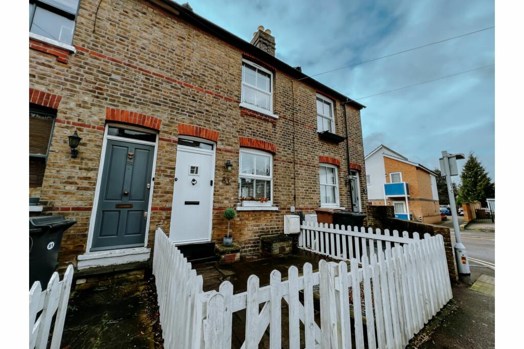2 bedroom terraced house for sale in South Primrose Hill, Chelmsford, CM1