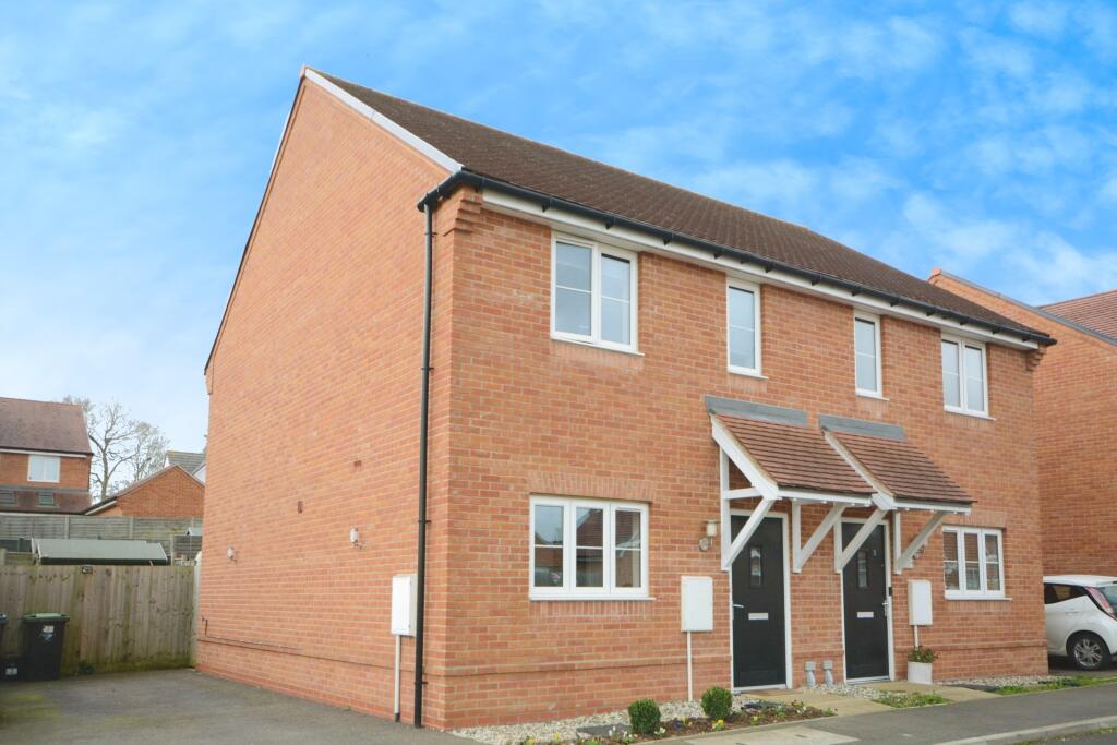 2 bedroom semidetached house for sale in Bluebell Drive, Stansted, CM24