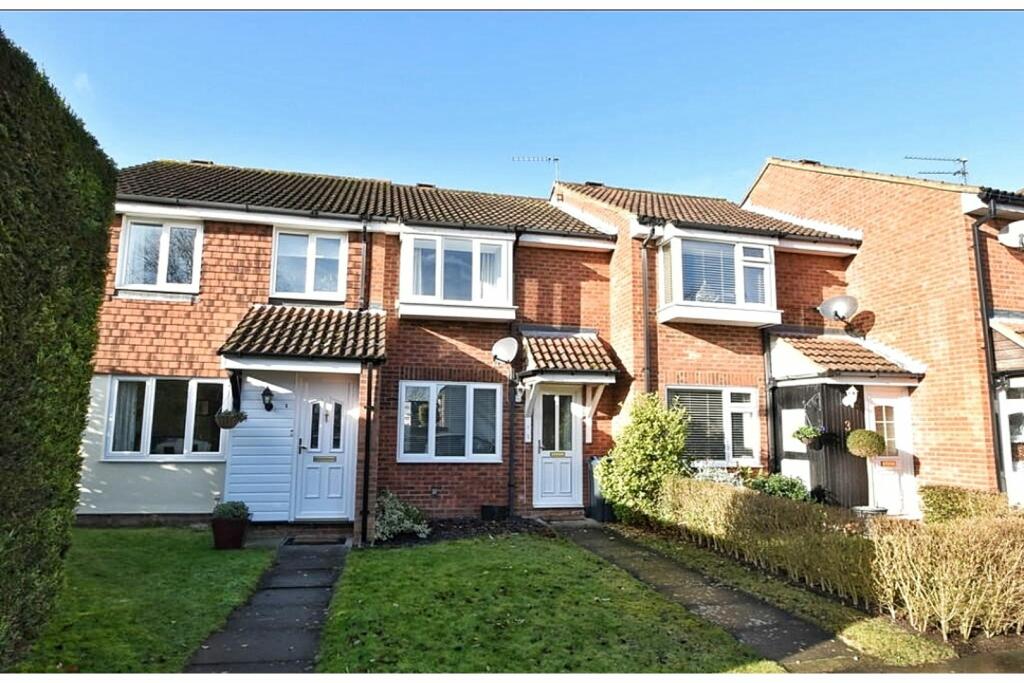 2 bedroom terraced house for sale in Rushleigh Green,