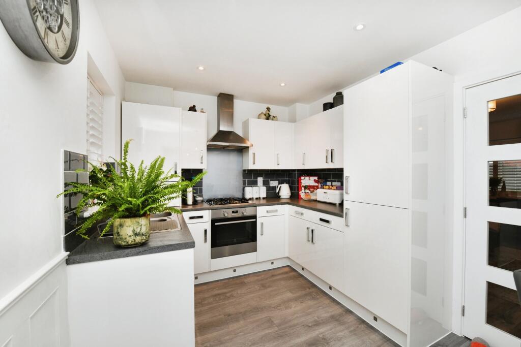 Additional property image - Oak Crescent, Burnham-on-Crouch, CM0