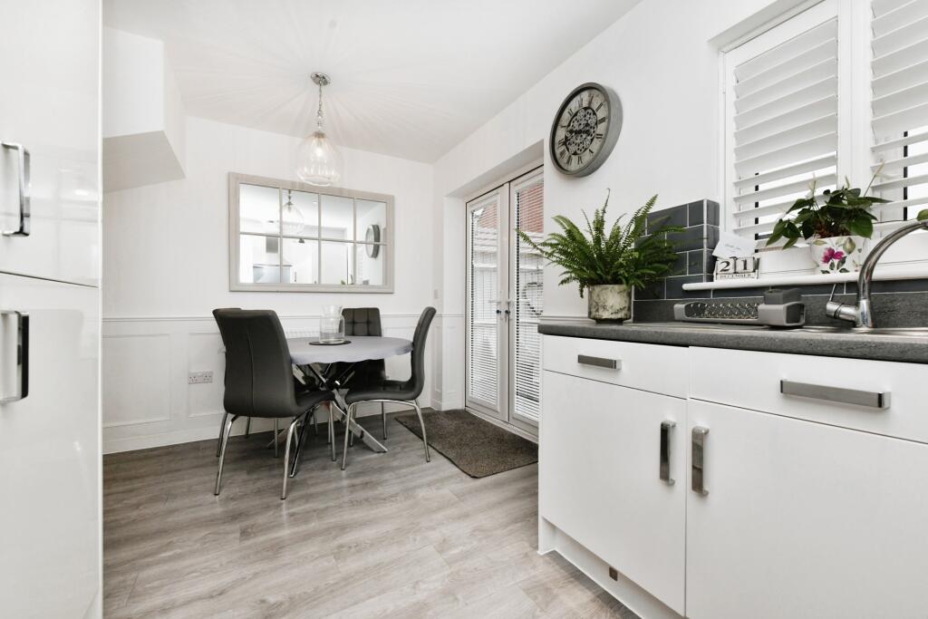 Additional property image - Oak Crescent, Burnham-on-Crouch, CM0