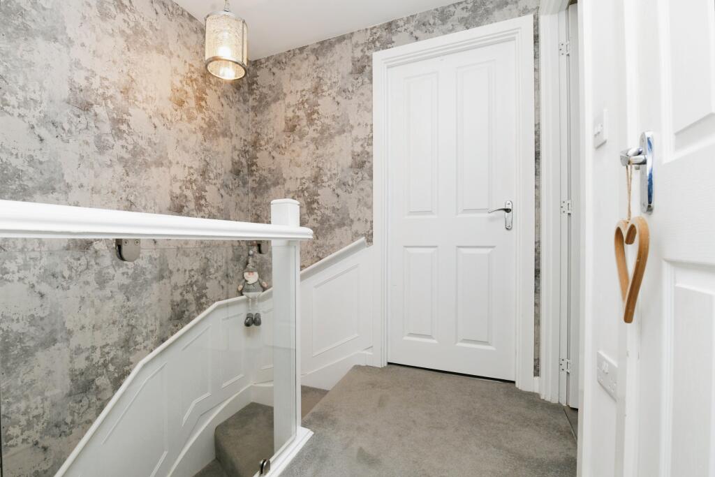 Additional property image - Oak Crescent, Burnham-on-Crouch, CM0