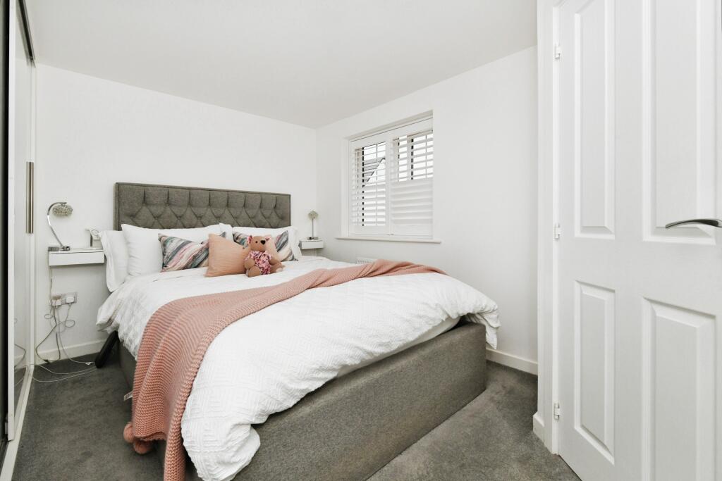Additional property image - Oak Crescent, Burnham-on-Crouch, CM0