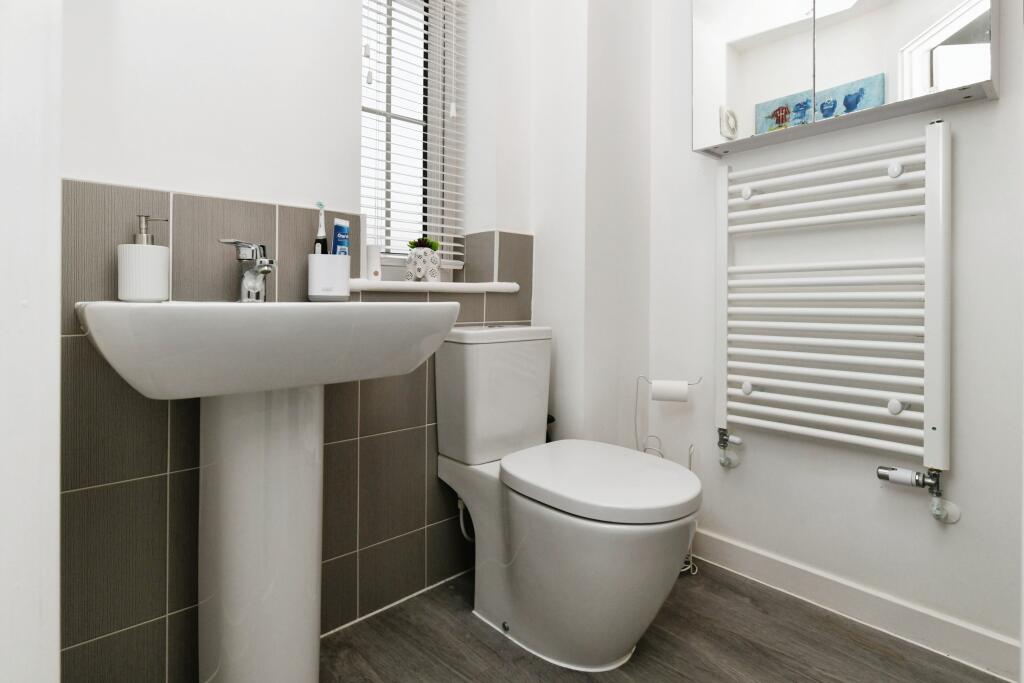 Additional property image - Oak Crescent, Burnham-on-Crouch, CM0