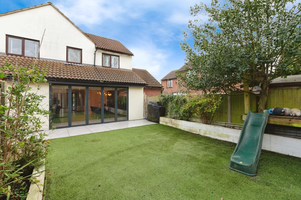 Additional property image - Blenheim Road, Brentwood, CM15