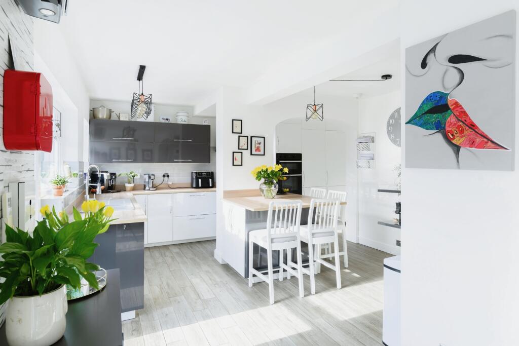 Additional property image - Third Avenue, Chelmsford, CM1