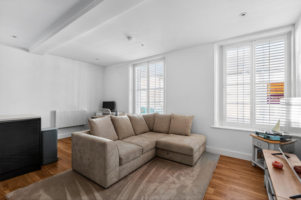 Main image of property: 23 High Street, Ingatestone, CM4