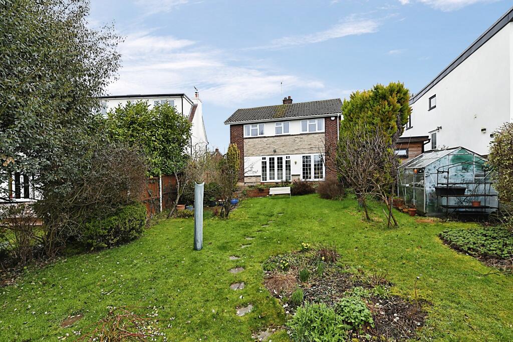 3 bedroom detached house for sale in Chignal Road, Chelmsford, CM1