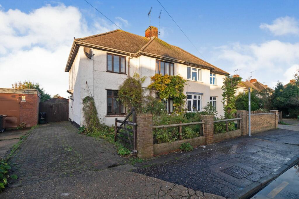 3 bedroom semidetached house for sale in Swiss Avenue, Chelmsford, CM1