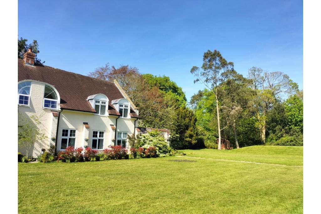 Main image of property: Farringdon, Exeter, EX5