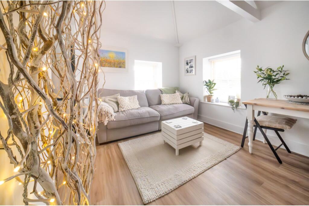 Main image of property: 4 Perreyman Square, Tiverton, EX16