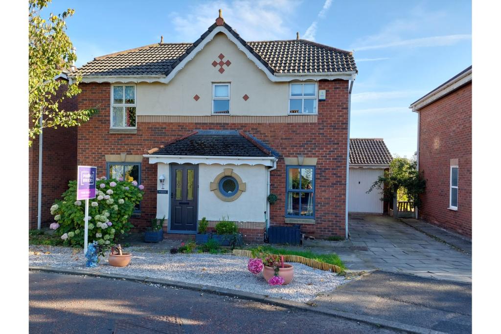 4 bedroom detached house for sale in Salisbury Close, Morecambe, LA3