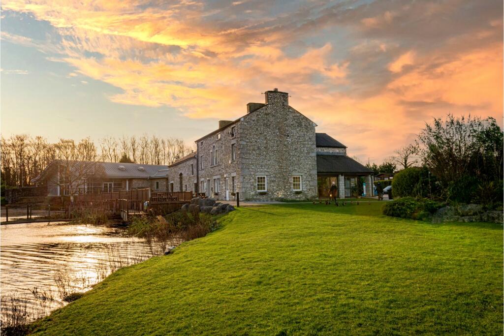 3 bedroom lodge for sale in Borwick Lane, Carnforth, LA6