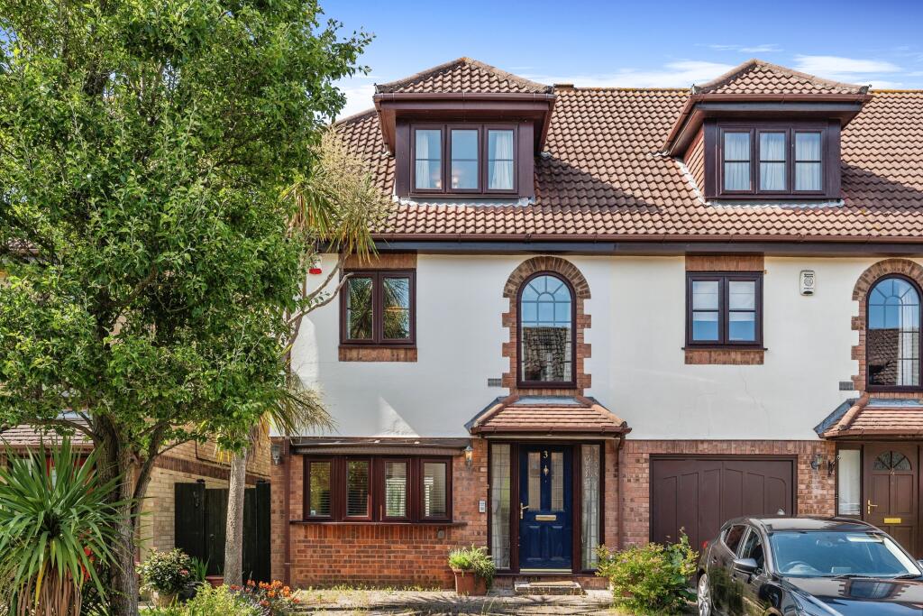 4 bedroom end of terrace house for sale in Pointout Close Bassett, Southampton, SO16