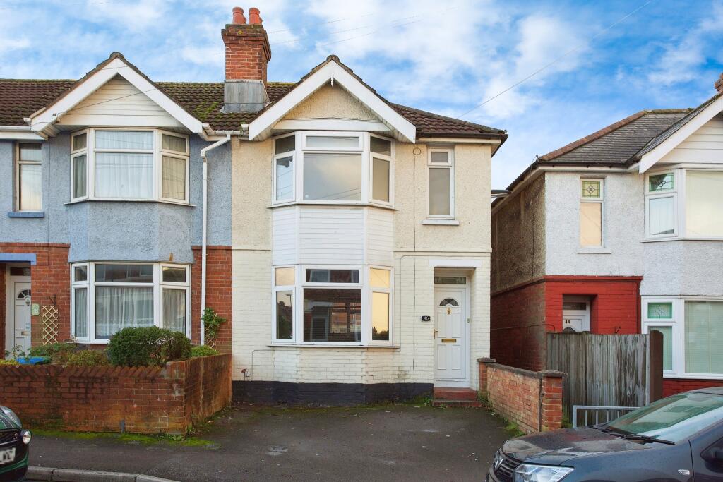 2 bedroom terraced bungalow for sale in Sholing Road, Southampton, SO19