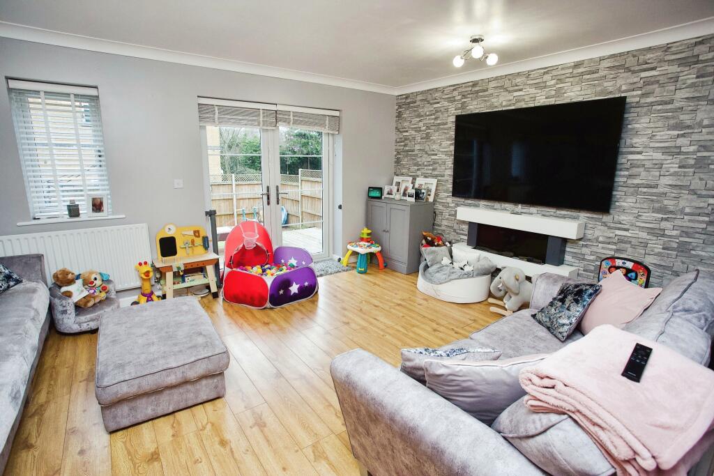 3 bedroom semidetached house for sale in Caerleon Avenue, Southampton