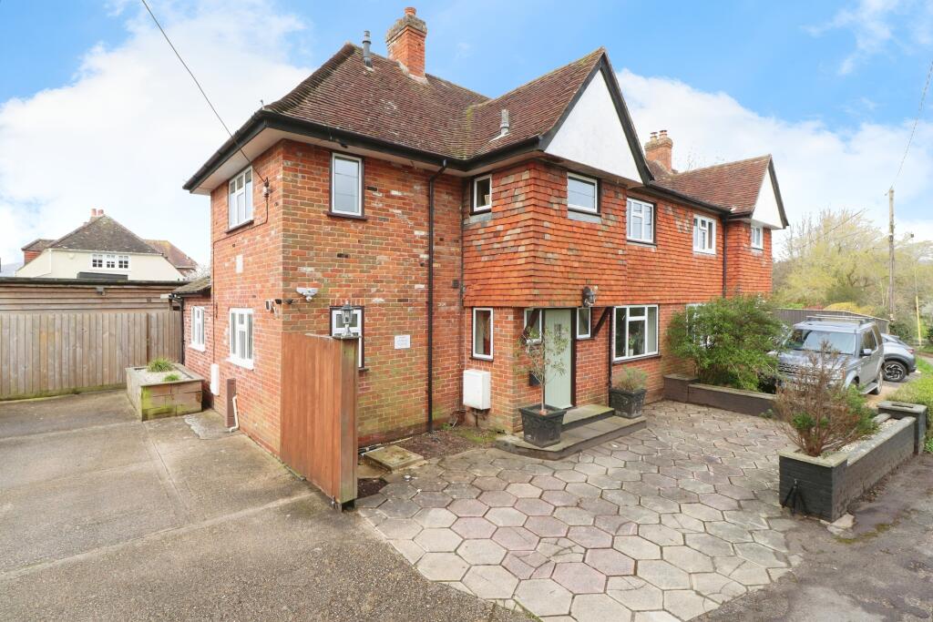 3 bedroom semidetached house for sale in Sway Road, Lymington, SO41