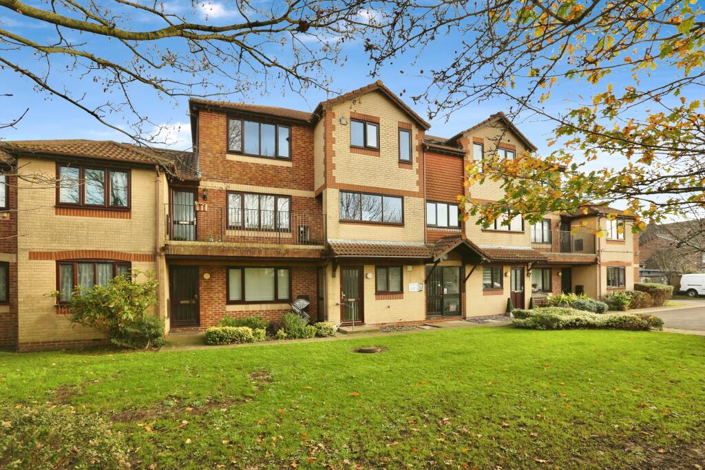 Main image of property: 9 Whitworth Road, Southampton, SO18