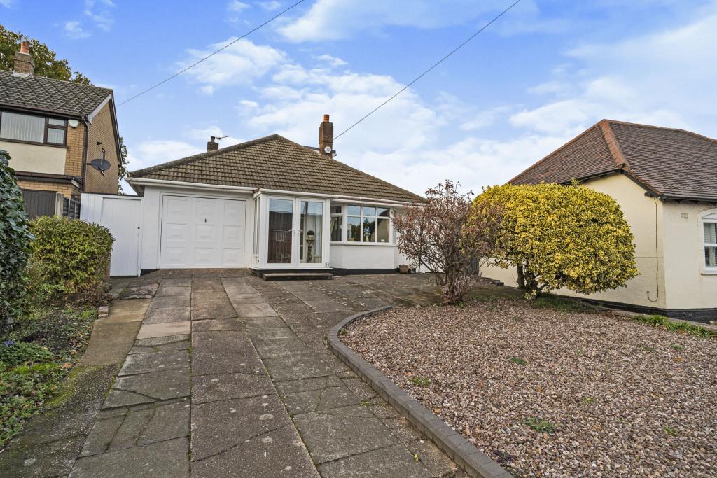 3 bedroom detached bungalow for sale in Lichfield Road, Shelfield