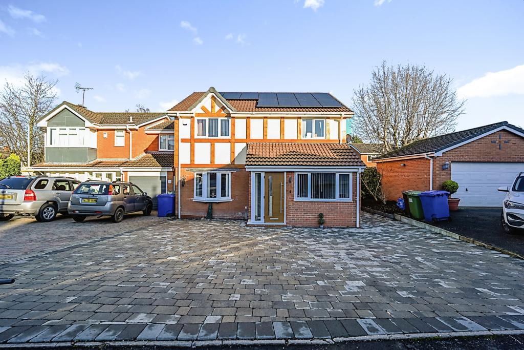 4 bedroom detached house for sale in St. Andrew Close, Hednesford