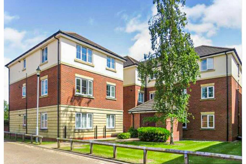 2 bedroom ground floor flat for sale in Parkhouse Grove, Aldridge, WS9