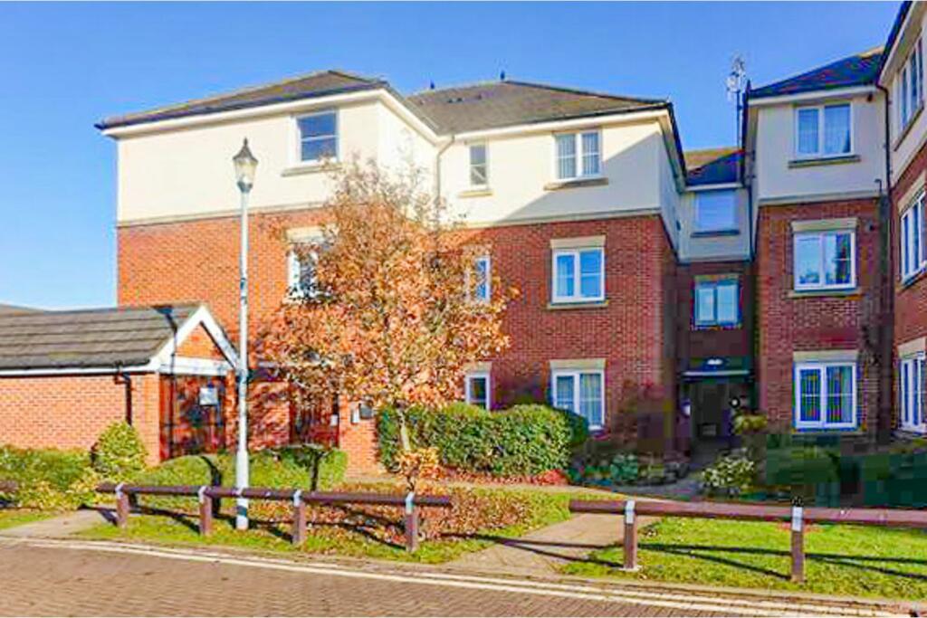 2 bedroom ground floor flat for sale in Parkhouse Grove, Aldridge, WS9