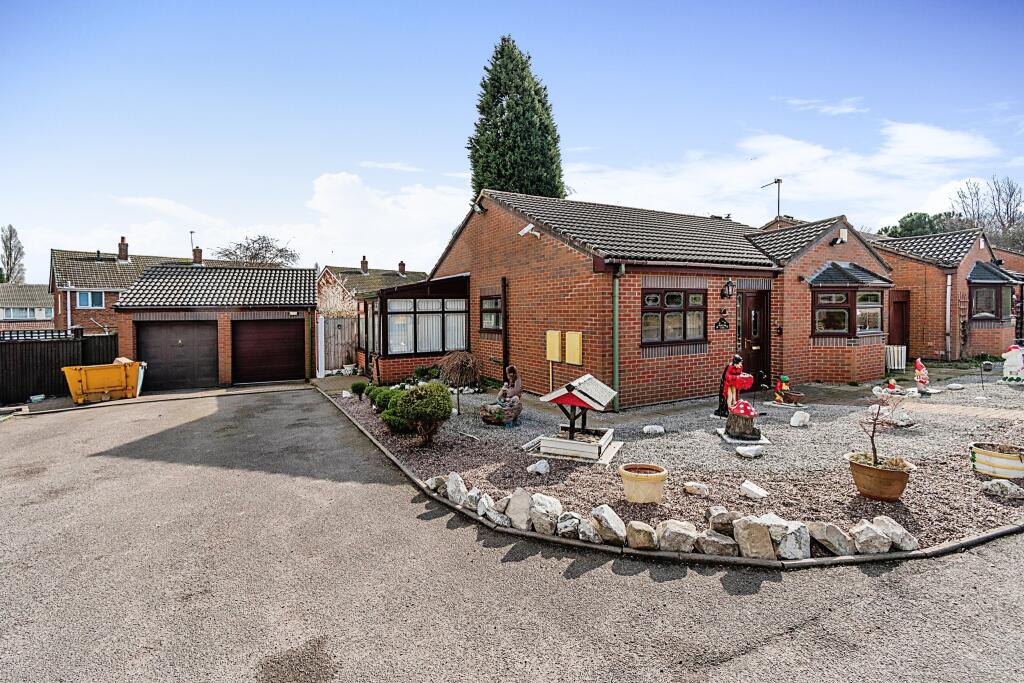 3 bedroom detached bungalow for sale in Parkview Drive, Brownhills