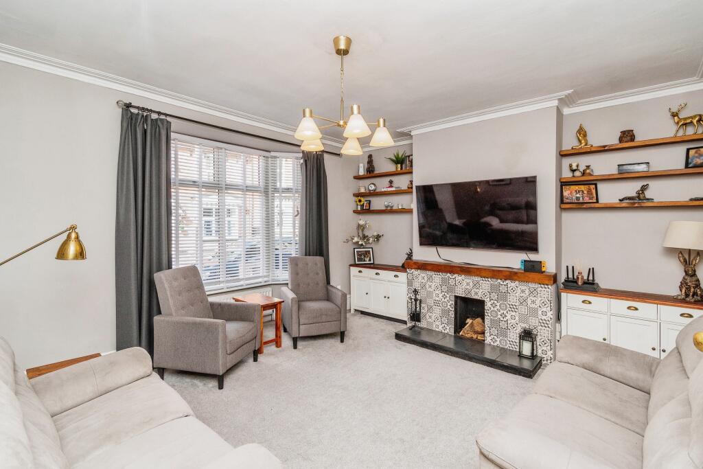 5 bedroom semidetached house for sale in Hollies Drive, Wednesbury, WS10