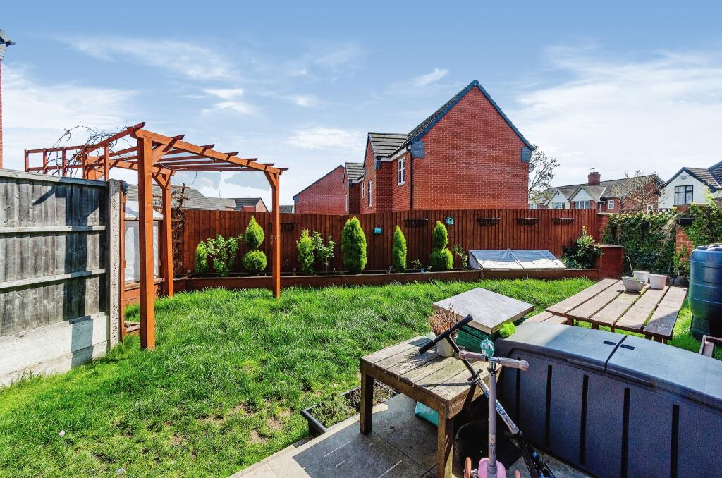 3 bedroom detached house for sale in Shearwater Road, Goscote, Walsall, WS3