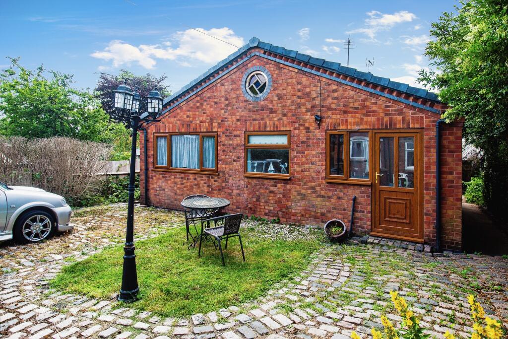 5 bedroom semidetached house for sale in Nursery Road, Rugeley, WS15