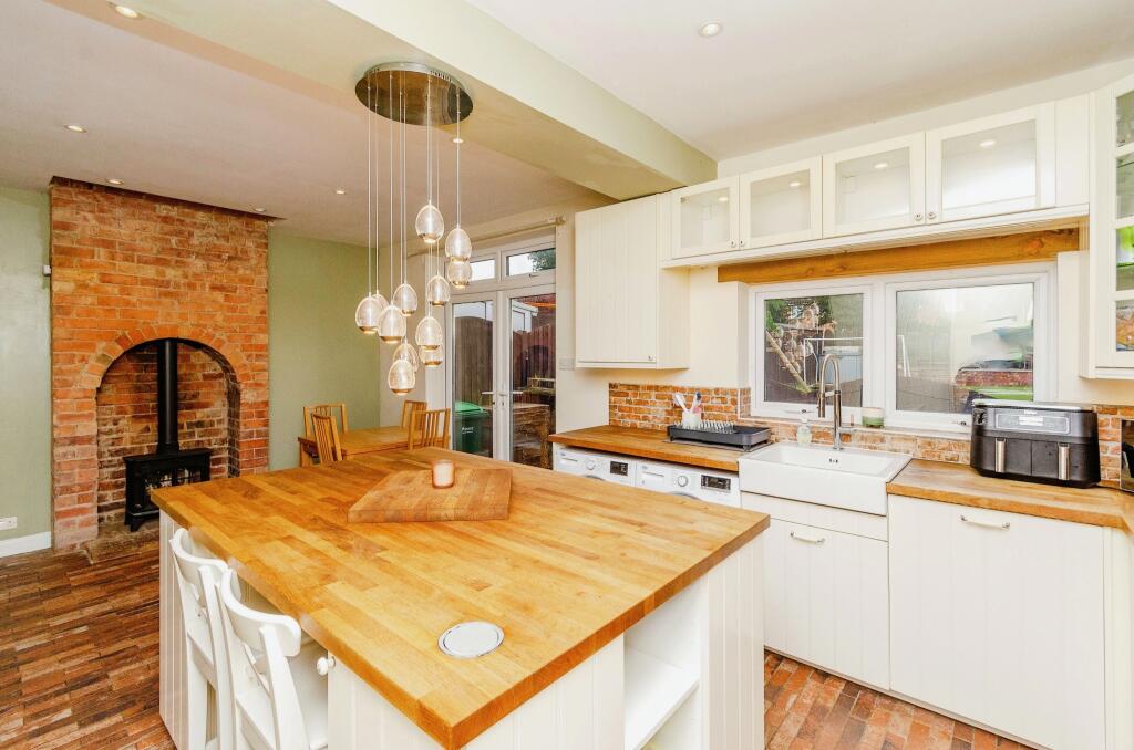 2 bedroom semidetached house for sale in Park Lane, Wednesbury, WS10