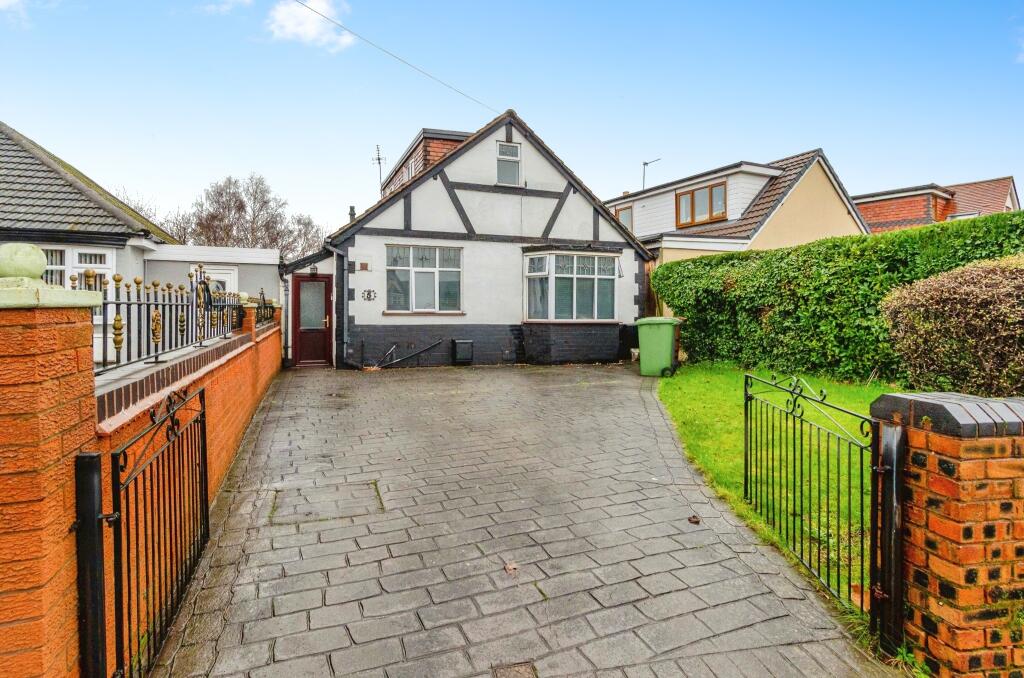 3 bedroom detached bungalow for sale in Coalheath Lane, Shelfield