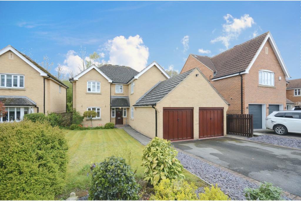 5 bedroom detached house for sale in Harley Close, Worksop, S80