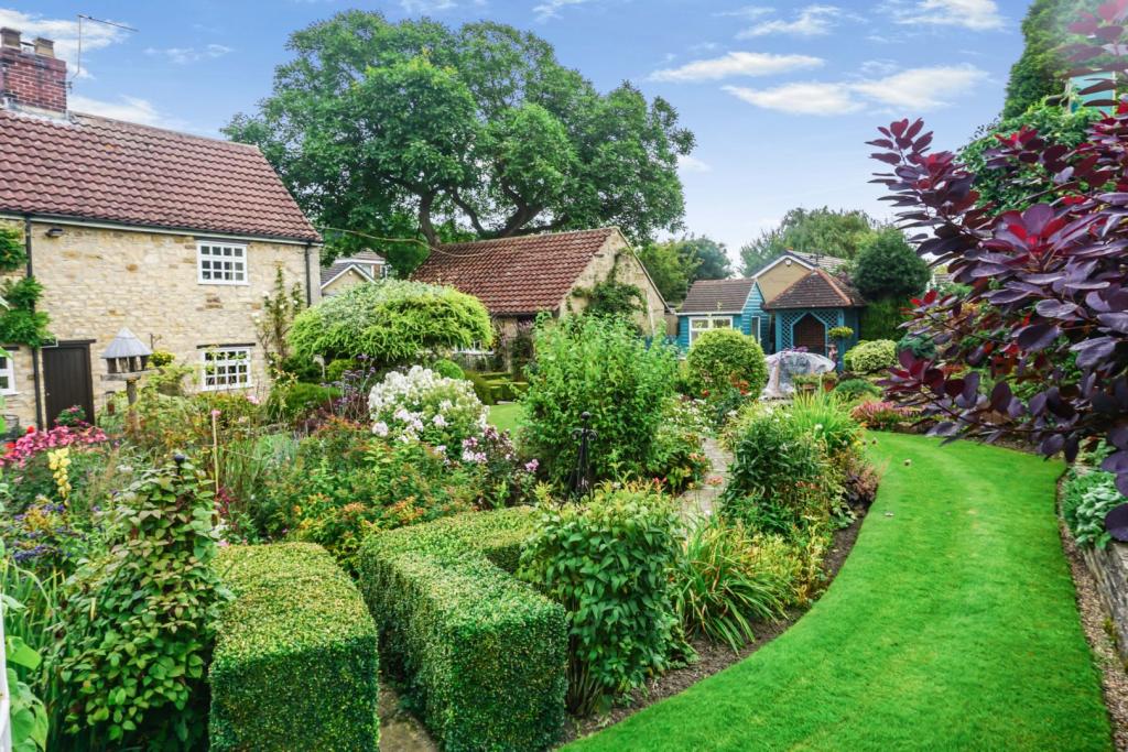 3 bedroom character property for sale in Brookhouse, Sheffield, S25