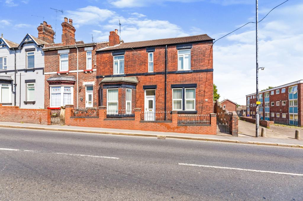 5 bedroom terraced house for sale in Rawmarsh Hill, Rotherham, S62