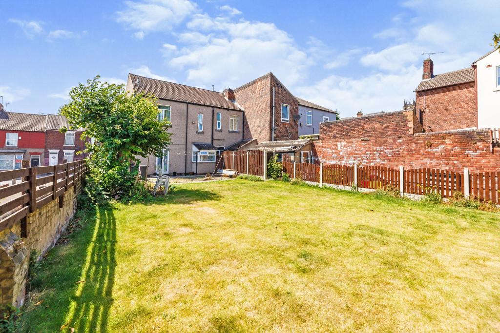 5 bedroom terraced house for sale in Rawmarsh Hill, Rotherham, S62