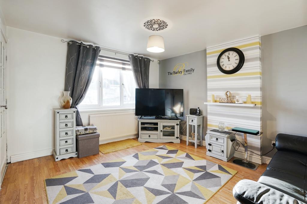 4 bedroom detached house for sale in Farmoor Gardens, Sheffield, S20