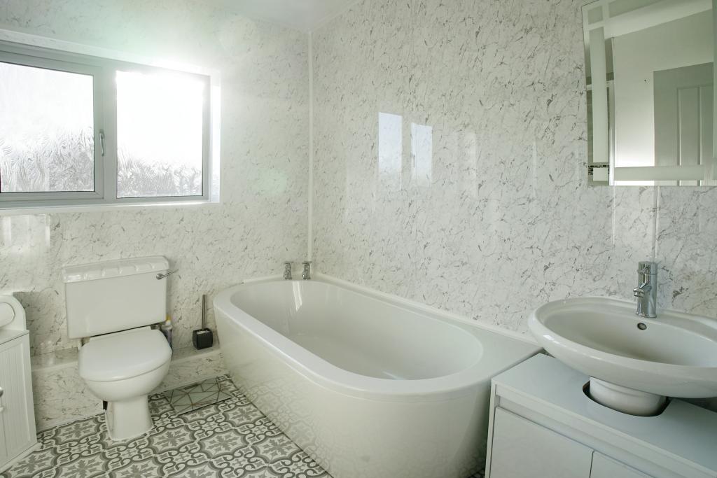 4 bedroom detached house for sale in Farmoor Gardens, Sheffield, S20